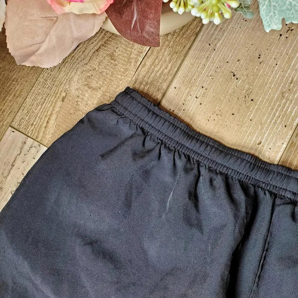 Nike Black Women's Size Medium Lightweight Running Shorts - Picture 9 of 10